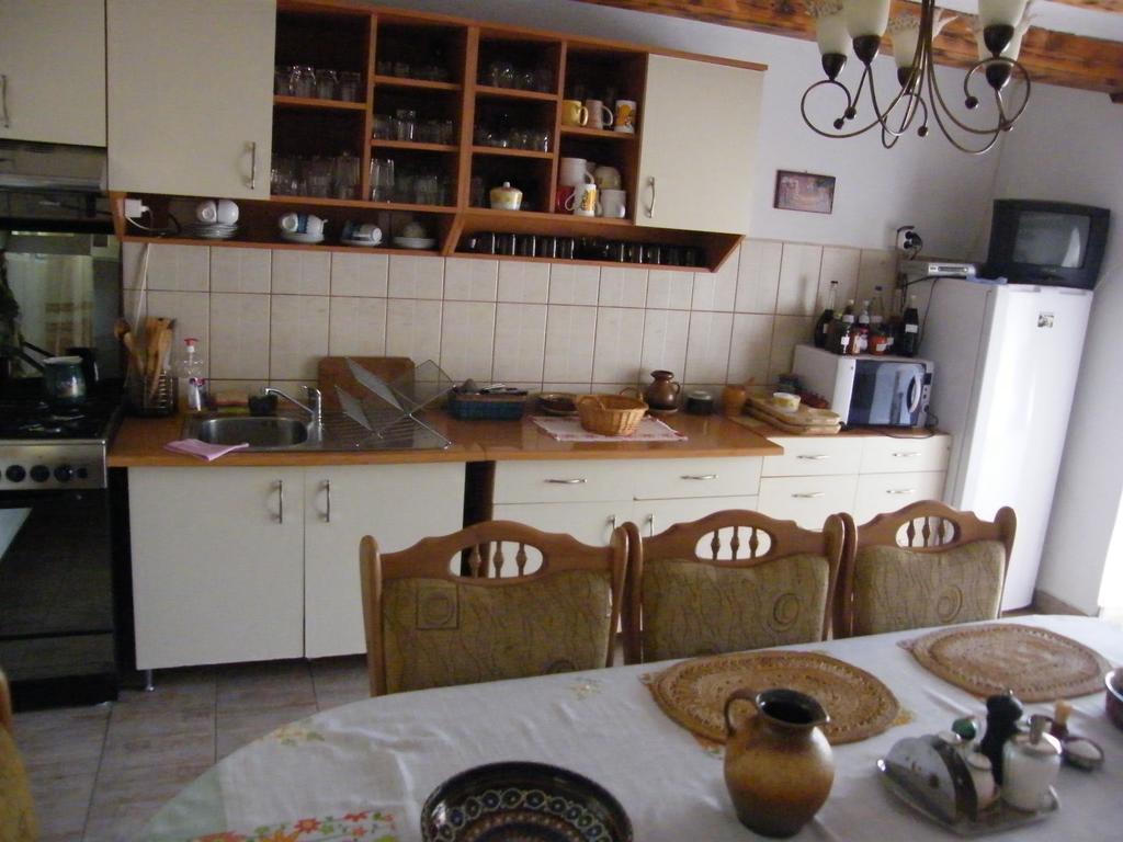 Pensiunea Casa Filoxenia Horezu Εξωτερικό φωτογραφία