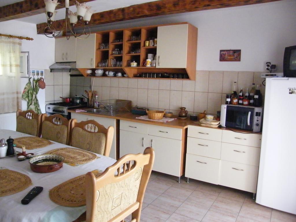 Pensiunea Casa Filoxenia Horezu Εξωτερικό φωτογραφία